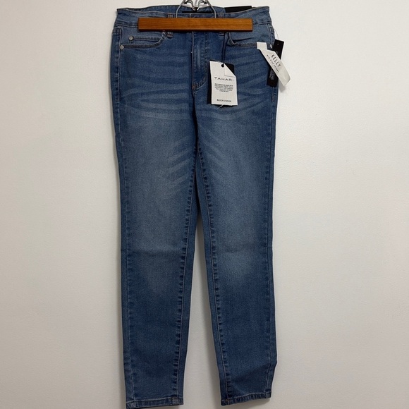 Tahari Denim - 🆕 Tahari Kelly Mid Rise Skinny Jeans in Glacier Wash